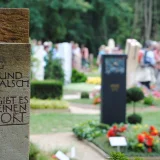 Grabkultur Mit Grabsteinen schaffen Steinmetze nicht nur für die Angehörigen von Verstorbenen Denkmale mit tiefem Sinn. EKHN/Matern / fundus-medien.de